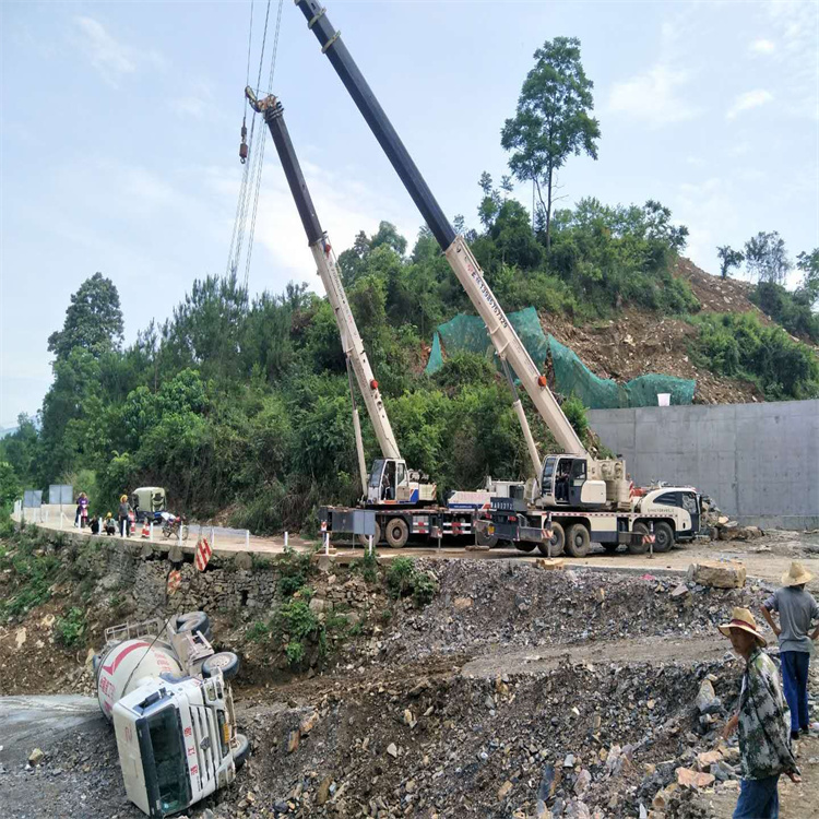连云港海州汽车掉沟里叫吊车救援要多少钱